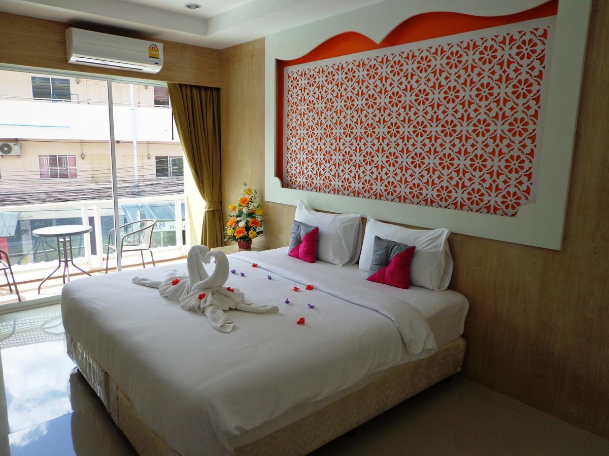 Red Sapphire Hotel Patong Екстер'єр фото