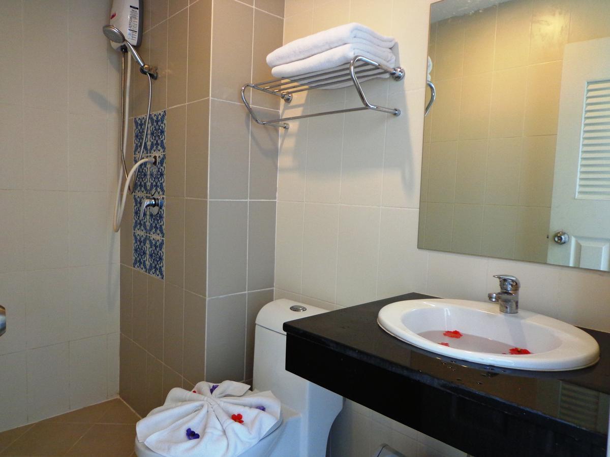 Red Sapphire Hotel Patong Екстер'єр фото