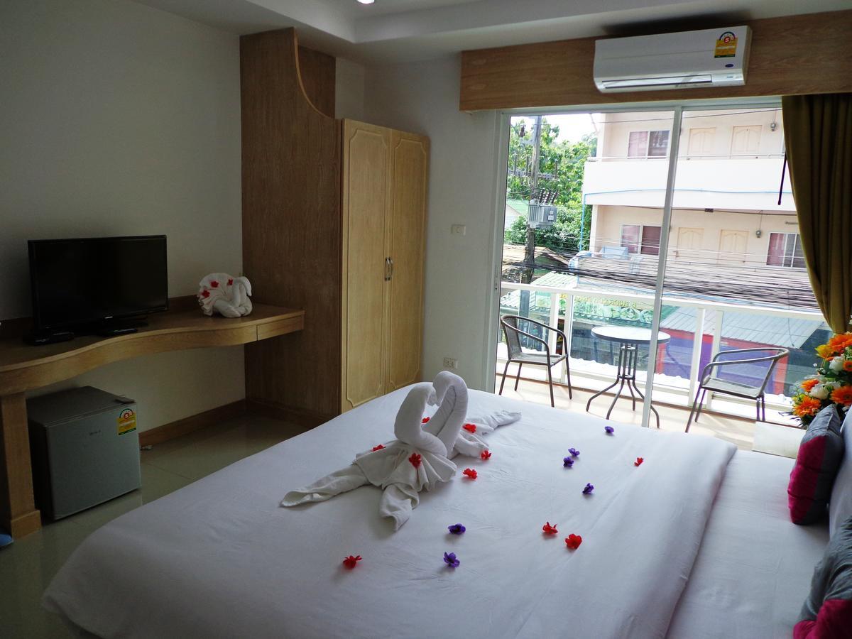 Red Sapphire Hotel Patong Екстер'єр фото