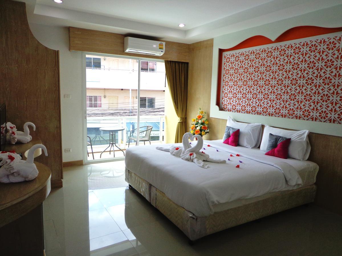 Red Sapphire Hotel Patong Екстер'єр фото