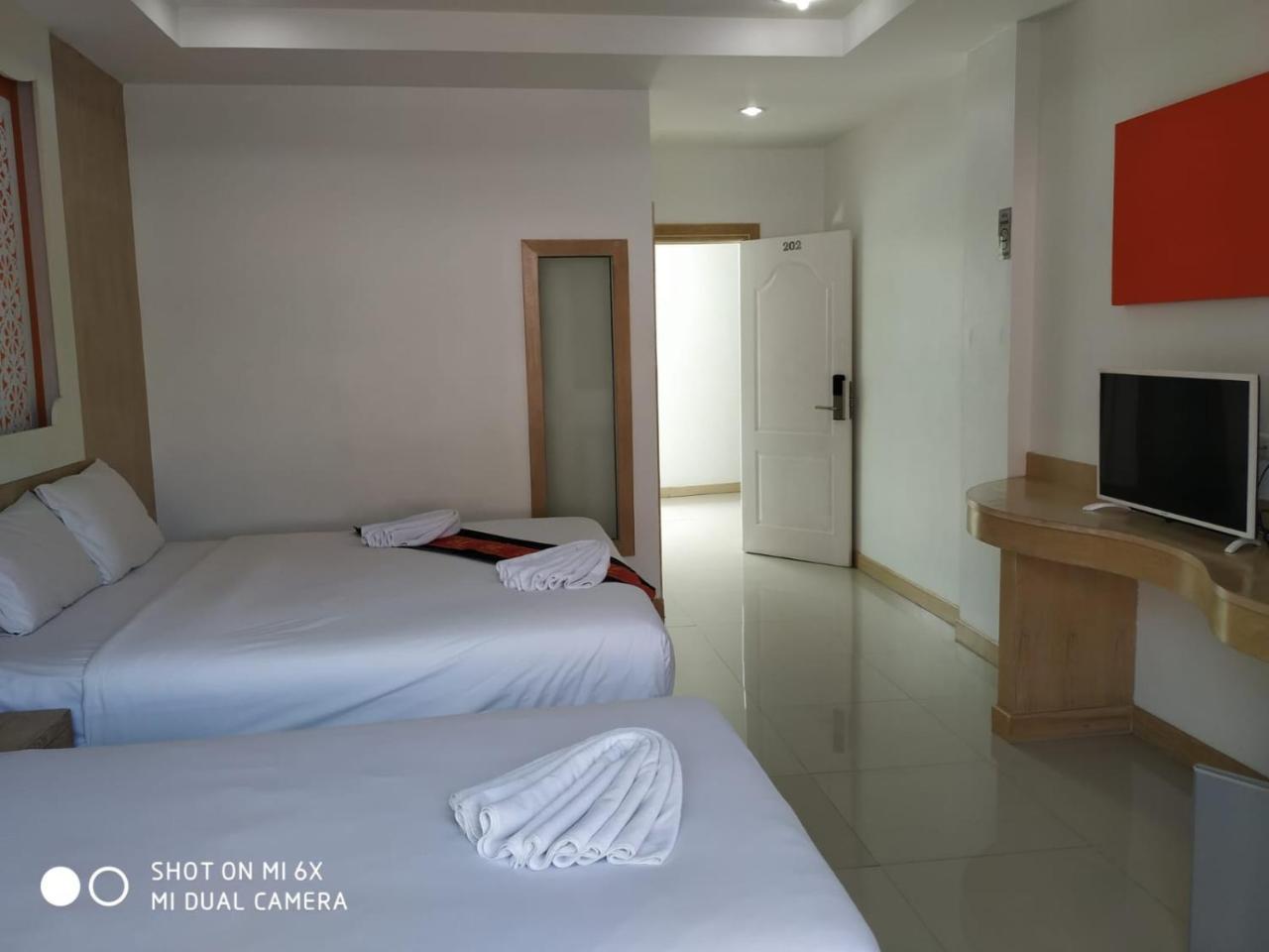 Red Sapphire Hotel Patong Екстер'єр фото